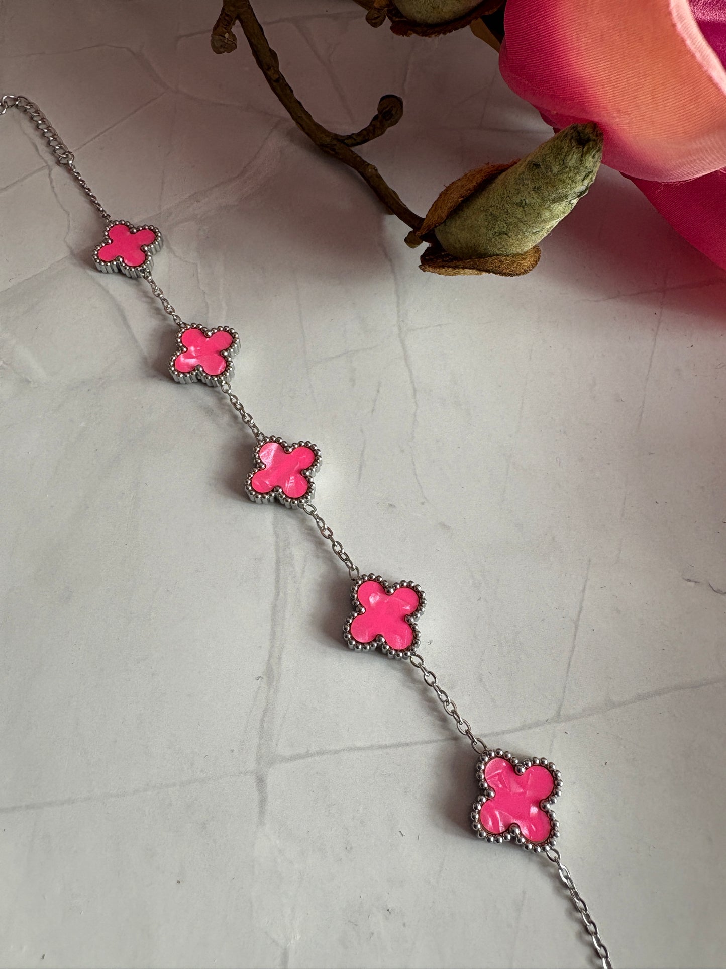 Clover Neon Pink Armband