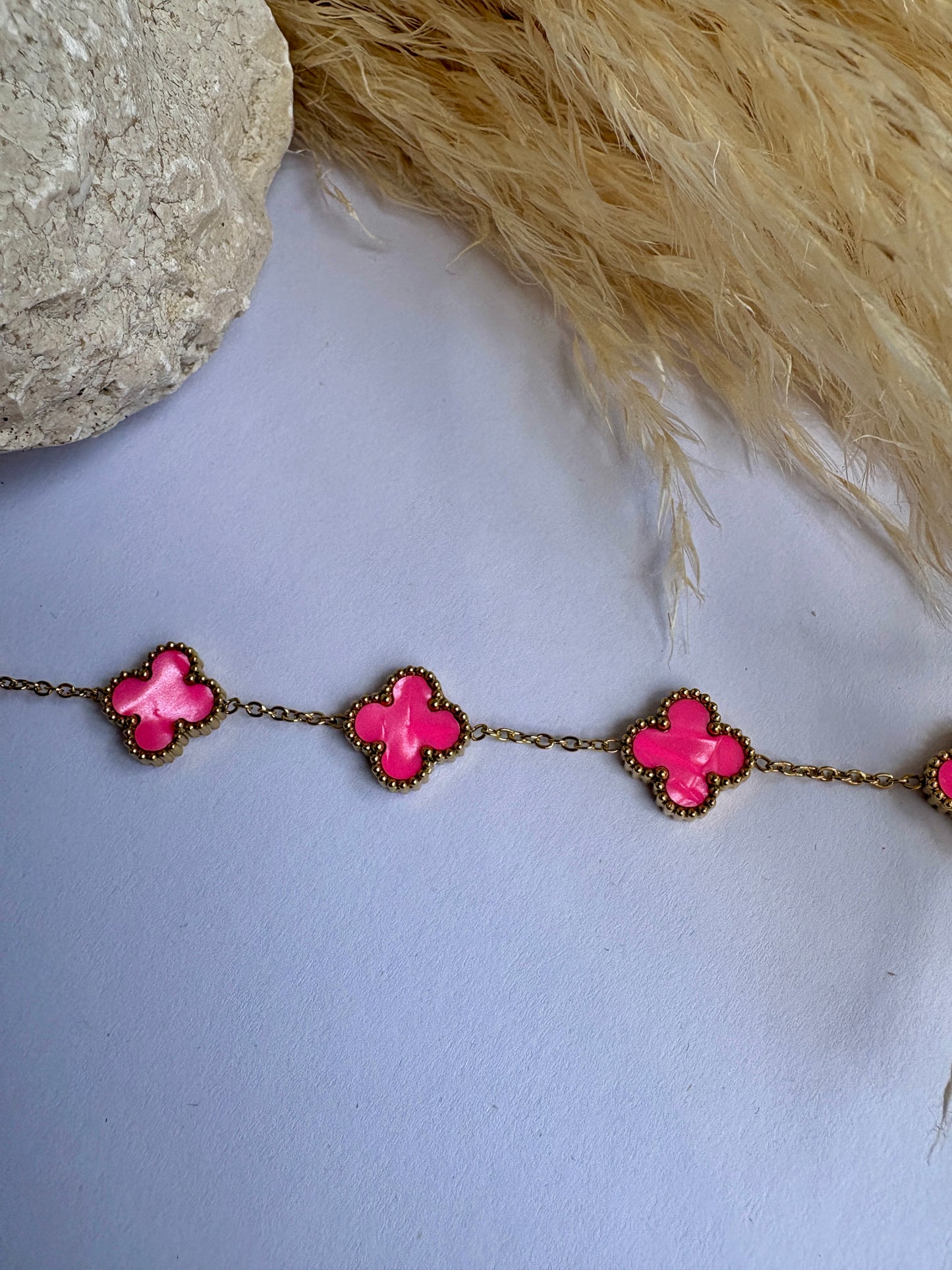 Clover Neon Pink Armband