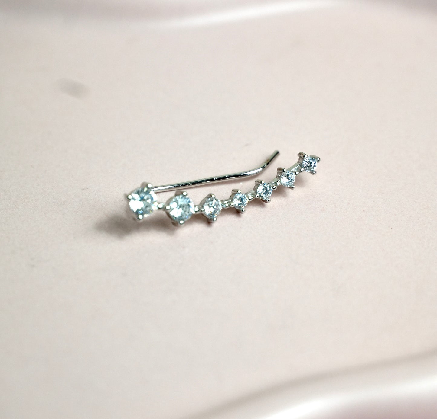 Star Line – Elegante Ear Climber